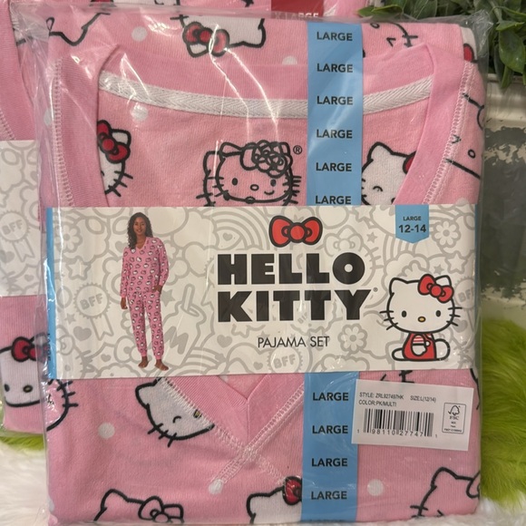 Hello Kitty Pink Pajama Set Various Sizes - Picture 4 of 11
